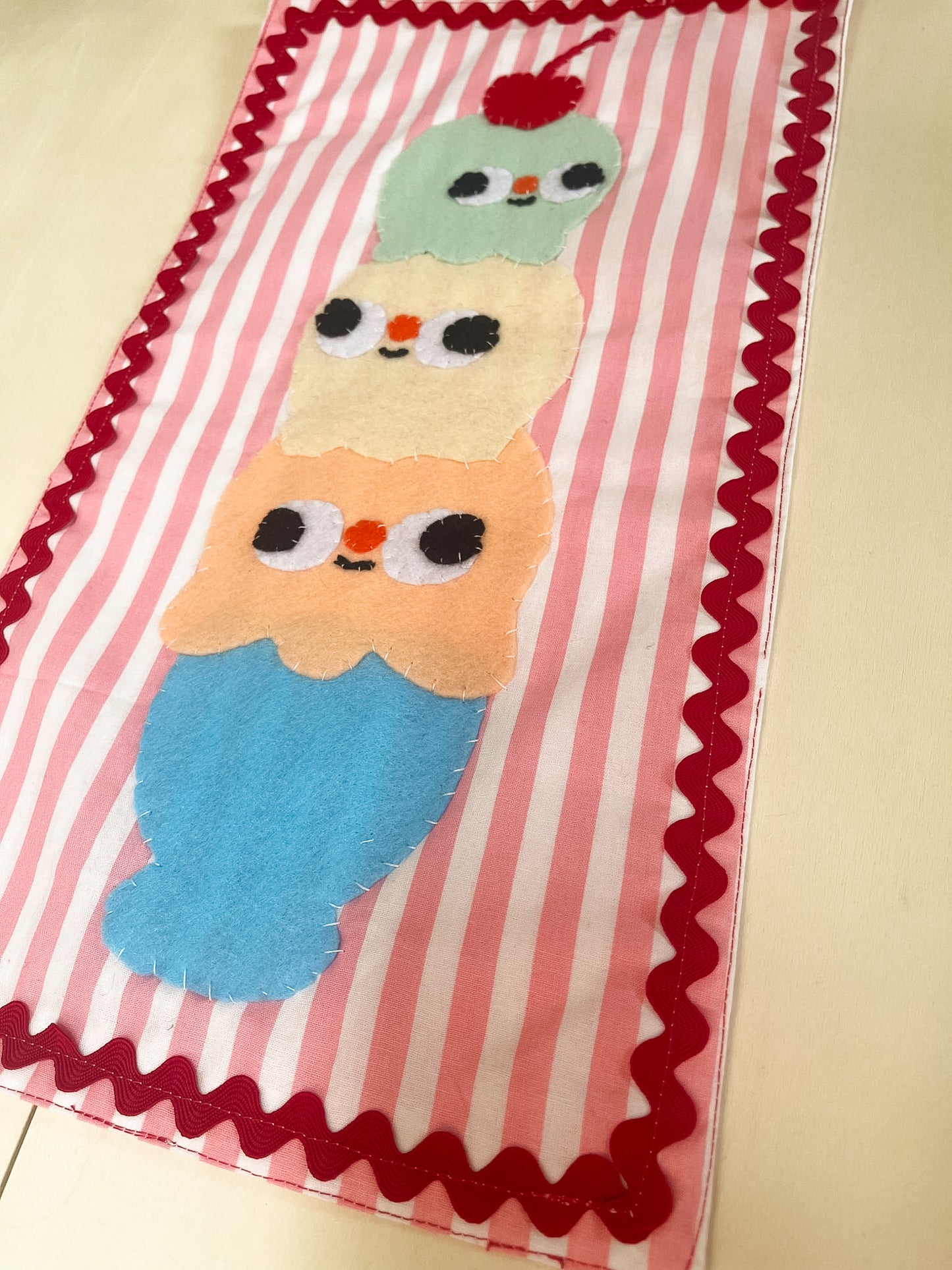 Ice Cream Sundae Friends ~ Clunky Wall Hanging